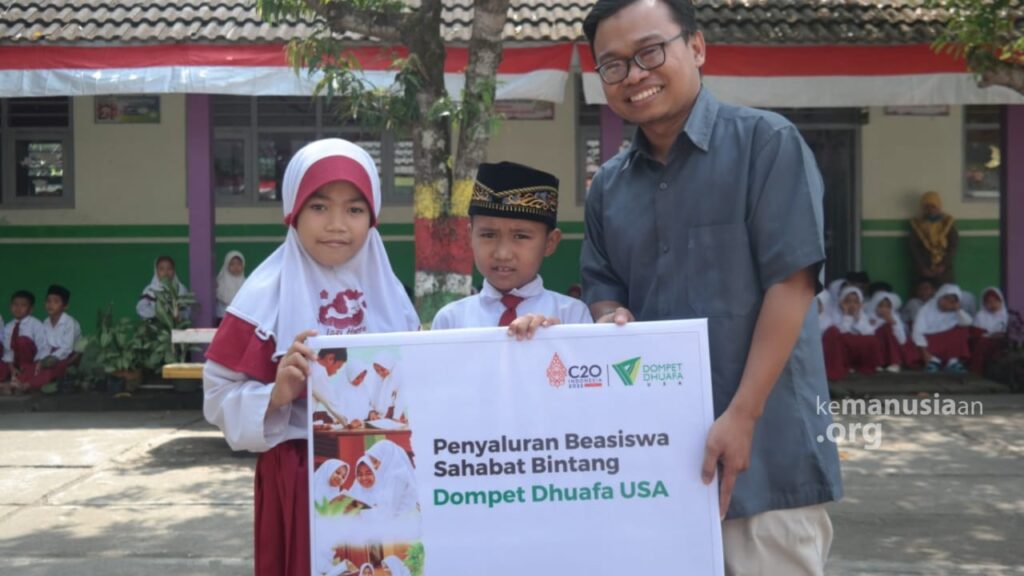 Peringati Kemerdekaan, DD USA & DD Jogja Salurkan 54 BSB