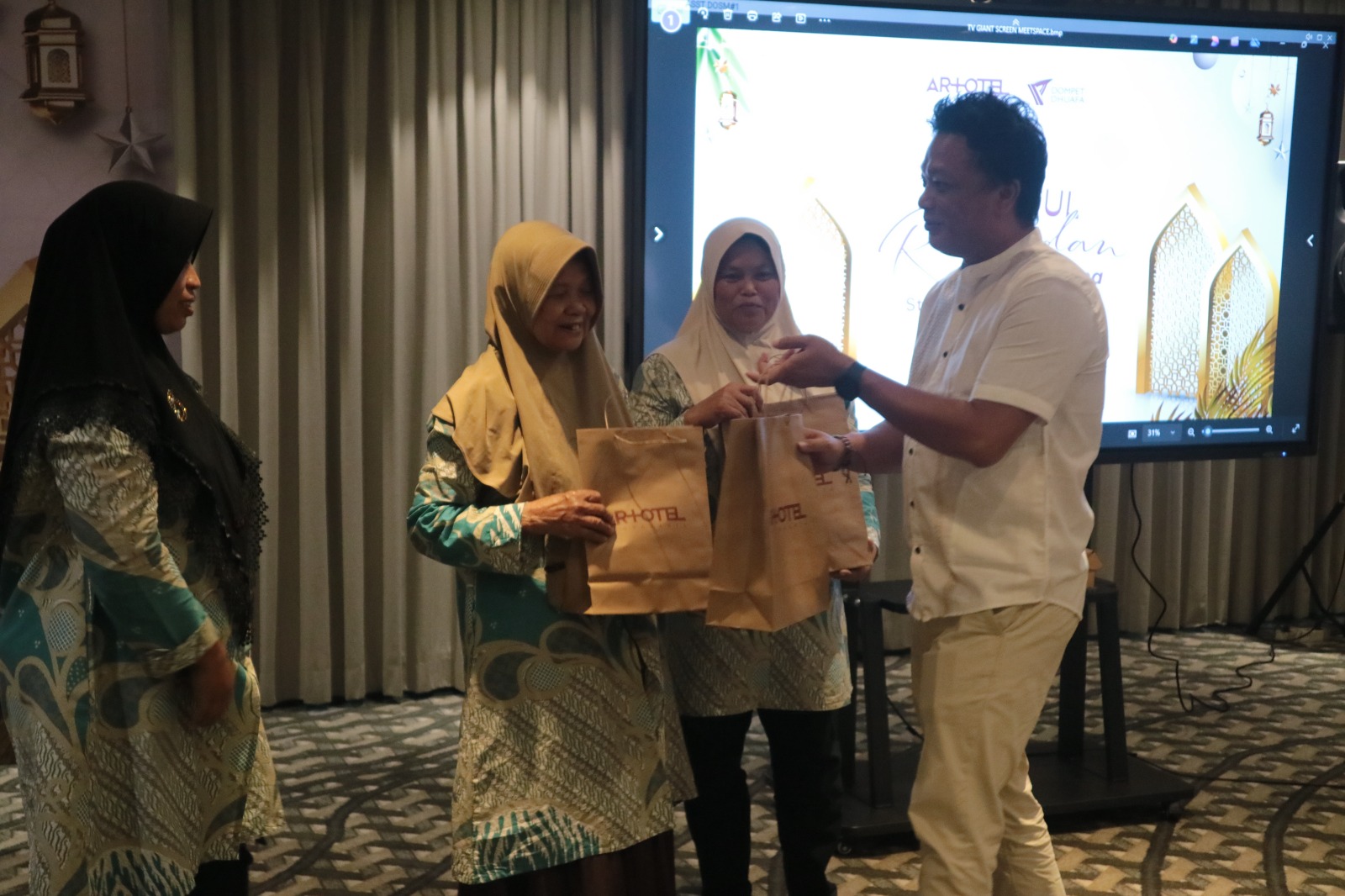 bukber ARTOTEL bersama Buruh Gendong Bringharjo